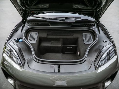 Certified 2025 Porsche Macan Electric RWD image 24