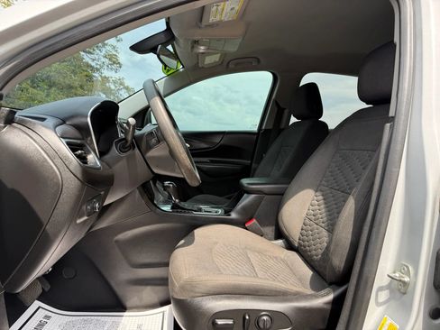 Used 2018 Chevrolet Equinox LT FWD image 12