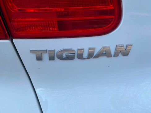 Used 2017 Volkswagen Tiguan S image 39