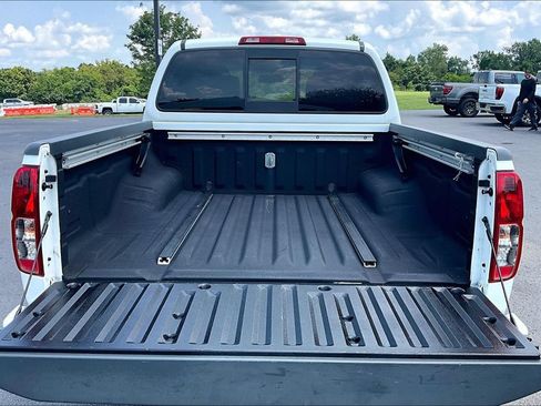 Used 2020 Nissan Frontier SV RWD image 9