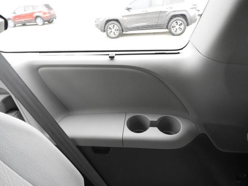 Used 2015 Toyota Sienna LE image 35