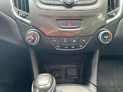 Used 2019 Chevrolet Cruze LS w/ LS Convenience Package FWD image 13