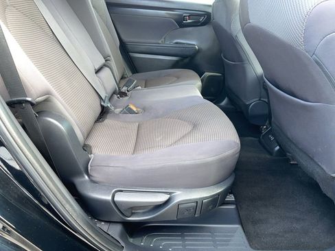 Used 2023 Toyota Highlander LE image 19