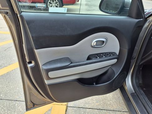 Used 2019 Kia Soul FWD image 19