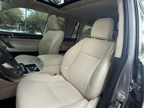 Used 2023 Lexus GX 460 Premium w/ Accessory Package AWD/4WD image 9