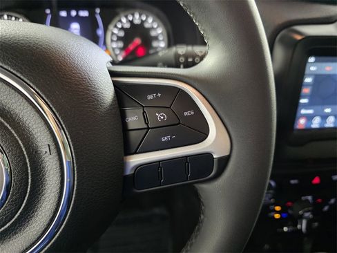 Certified 2019 Jeep Renegade Latitude image 21