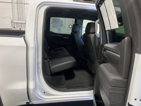 Used 2025 GMC Sierra 1500 SLT AWD/4WD image 18