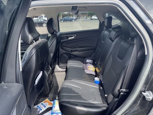 Used 2017 Ford Edge Titanium w/ Technology Package AWD/4WD image 12