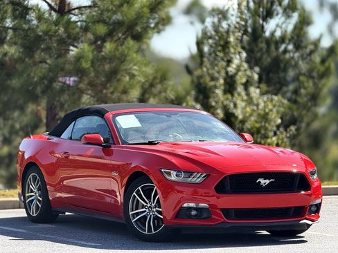 Used 2015 Ford Mustang GT Premium image 12