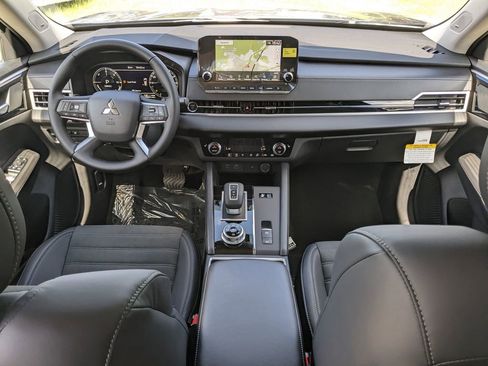 New 2025 Mitsubishi Outlander SE AWD/4WD image 16
