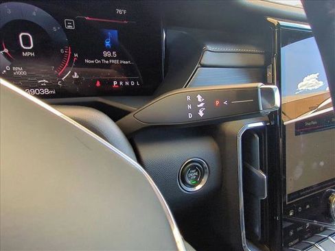 Used 2024 GMC Acadia Elevation image 12