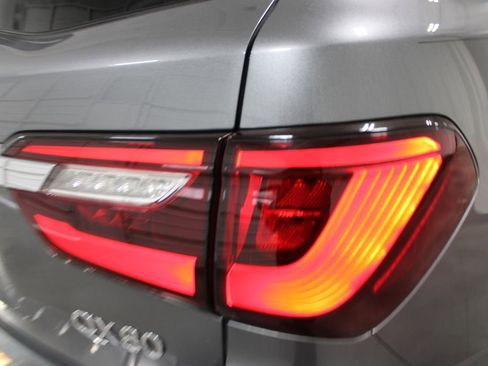 Used 2018 INFINITI QX80 4WD w/ Driver Assistance Package image 13