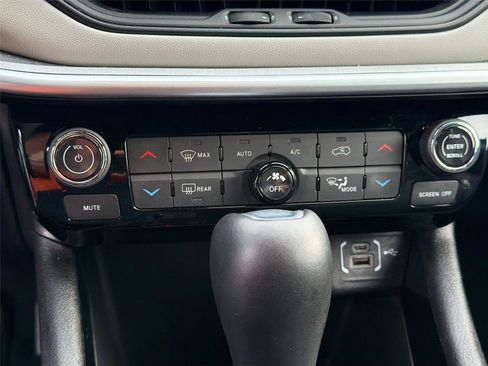 Used 2025 Jeep Compass Limited w/ Elite Group image 17