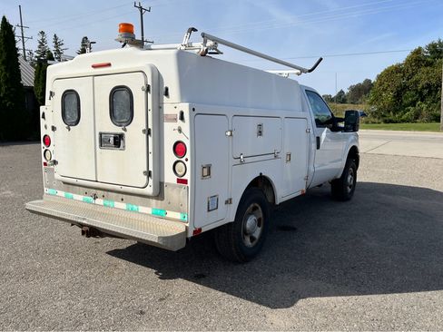 Used 2011 Ford F250 XL w/ Skid Plate Pkg image 5