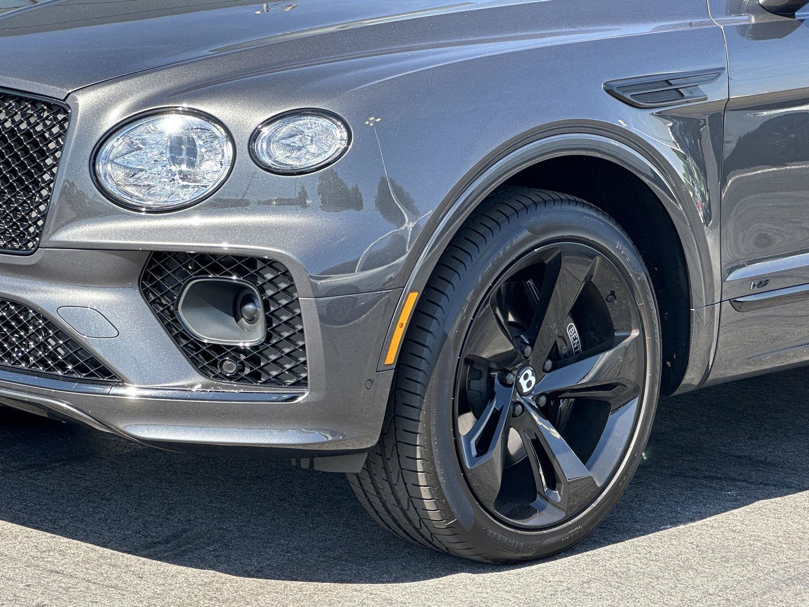 Used 2022 Bentley Bentayga AWD/4WD image 45