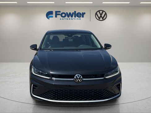 Used 2026 Volkswagen Jetta SEL FWD image 2