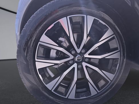 Certified 2025 Volvo XC60 B5 Core AWD/4WD image 35