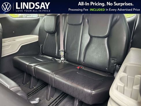 Used 2022 Kia Carnival LX FWD image 15