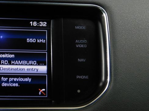 Used 2014 Land Rover Range Rover Sport HSE image 47