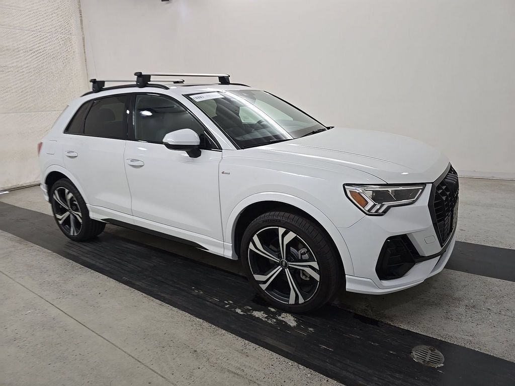Used 2023 Audi Q3 2.0T Premium Plus w/ Premium Plus Package AWD/4WD image 2