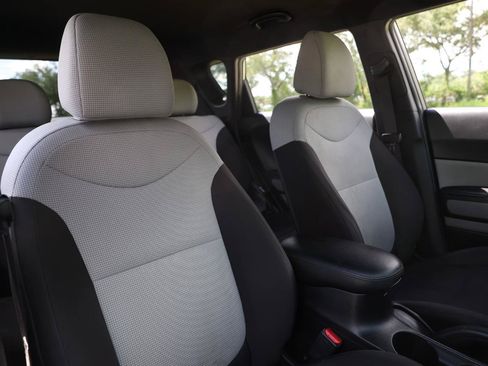 Used 2018 Kia Soul FWD image 16