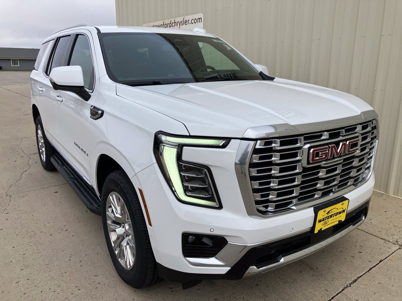 Used 2025 GMC Yukon Denali AWD/4WD image 3