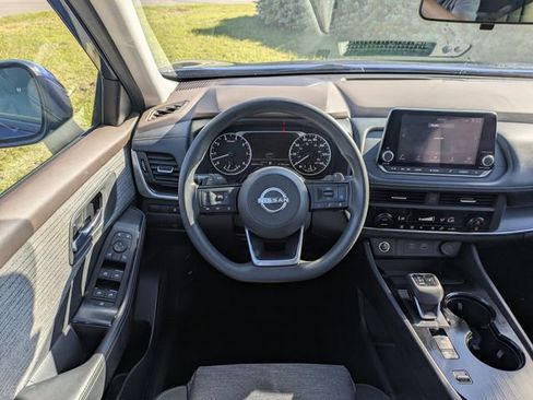 Used 2023 Nissan Rogue SV FWD image 16