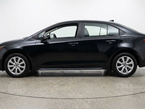 Used 2025 Toyota Corolla LE FWD image 5