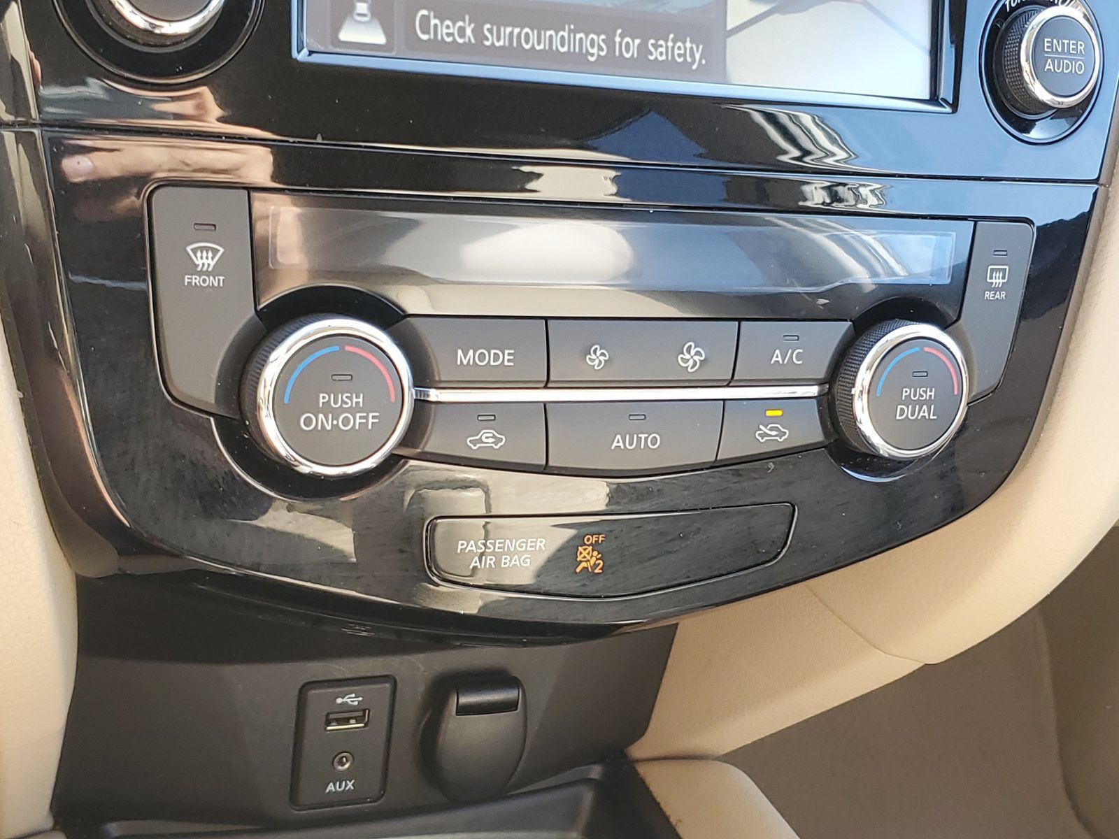 Used 2014 Nissan Rogue SL AWD/4WD image 29