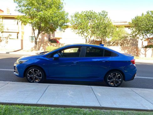 Used 2019 Chevrolet Cruze LT w/ Convenience Package FWD image 12