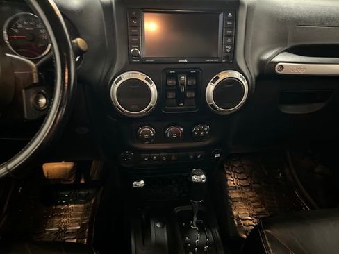 Used 2017 Jeep Wrangler Unlimited Rubicon image 12