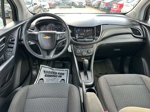 Used 2018 Chevrolet Trax LS AWD/4WD image 23