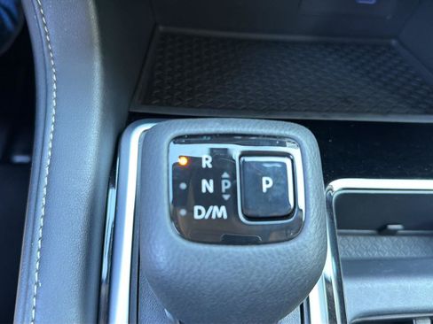 Used 2025 Nissan Pathfinder SV AWD/4WD image 14