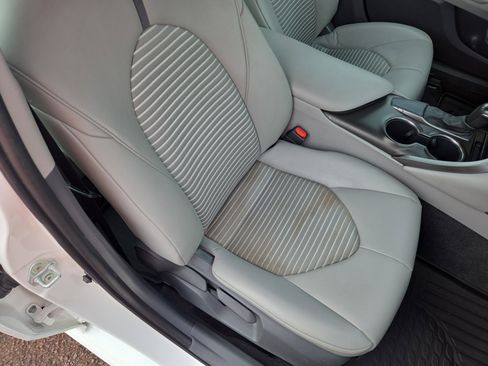 Certified 2021 Toyota Camry SE image 16