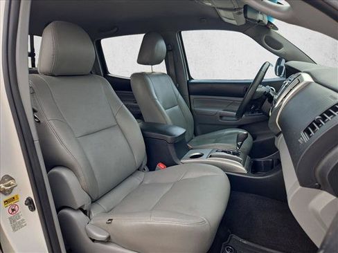 Used 2014 Toyota Tacoma PreRunner w/ SR5 Package image 18