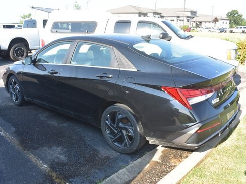Used 2024 Hyundai Elantra Limited FWD image 5