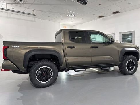 New 2025 Toyota Tacoma TRD Off-Road image 10