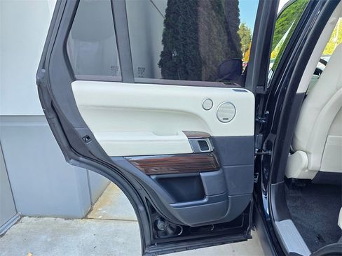 Used 2016 Land Rover Range Rover HSE image 26