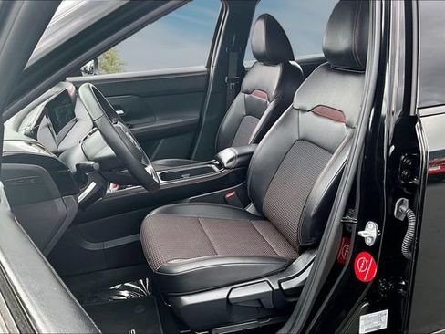 Certified 2025 Nissan Kicks SR FWD image 20