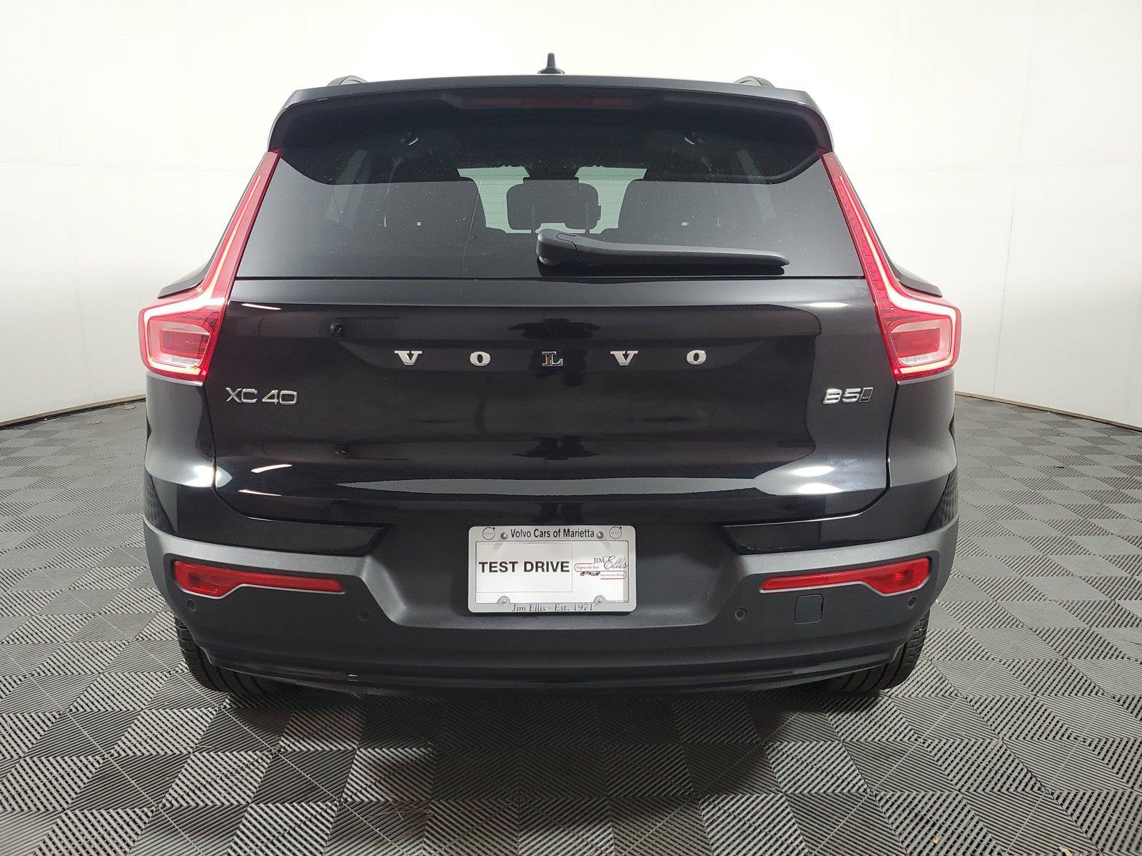 Certified 2026 Volvo XC40 B5 Plus AWD/4WD image 5