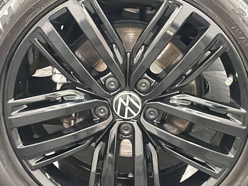 Used 2022 Volkswagen Tiguan SE R-Line FWD image 5