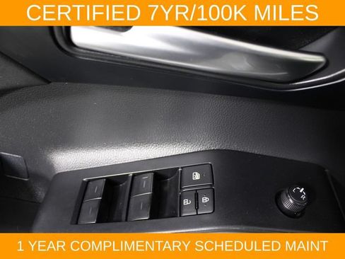 Used 2023 Toyota Highlander XLE AWD/4WD image 16