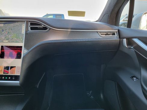 Used 2017 Tesla Model X 75D image 28