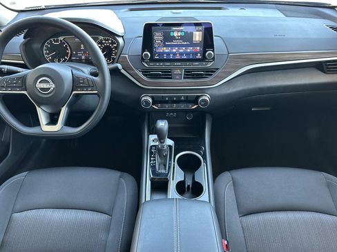 Used 2024 Nissan Altima 2.5 SV FWD image 13