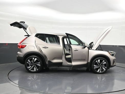 Used 2024 Volvo XC40 B5 Plus AWD/4WD image 32