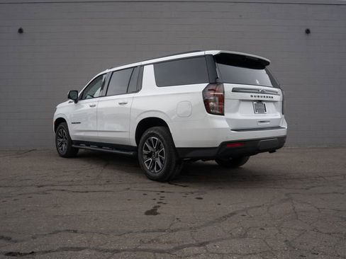Used 2023 Chevrolet Suburban Z71 w/ Luxury Package AWD/4WD image 3