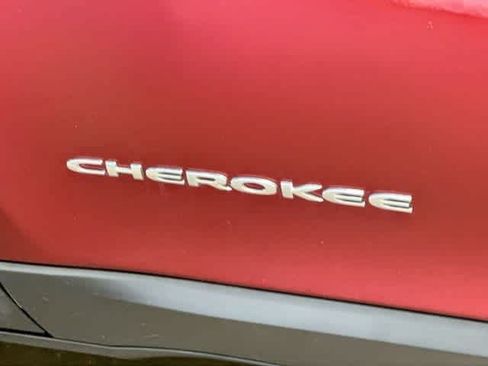 Used 2018 Jeep Cherokee Limited AWD/4WD image 28
