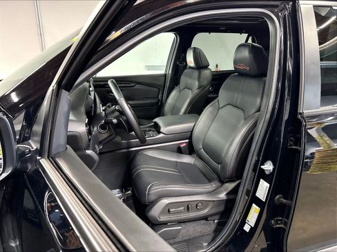 Used 2025 Honda Pilot TrailSport image 26