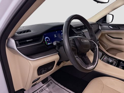 Used 2022 Jeep Grand Cherokee L Limited RWD image 23