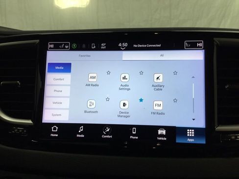 Used 2023 Chrysler Pacifica Touring-L image 28